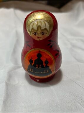 Hand painted Russian 5 piece nesting dolls
